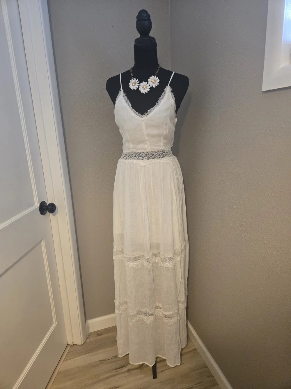 Women’s White Lace Trim Maxi Dress